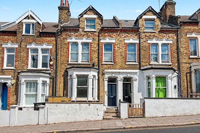 1 Bedroom Flat For Sale In Plough Road, London, SW11