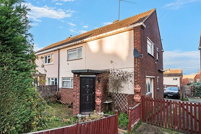 4 Bedroom Semi Detached House For Sale In Gloucester Road, Maidenhead, SL6