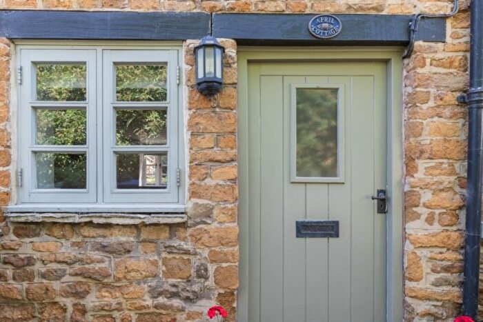 2 Bedroom Cottage To Rent In New Street, Deddington, OX15