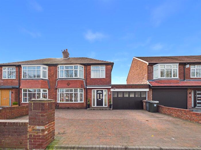 3 Bedroom Semi Detached House For Sale In The Broadway, Cullercoats, NE30