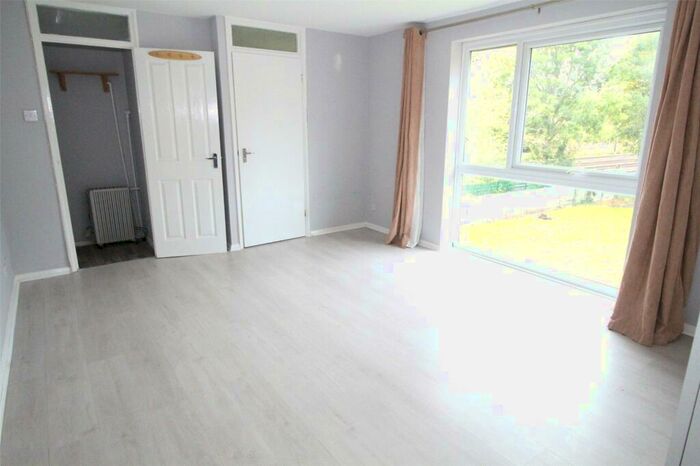 Studio To Rent In Shurland Avenue, East Barnet, EN4