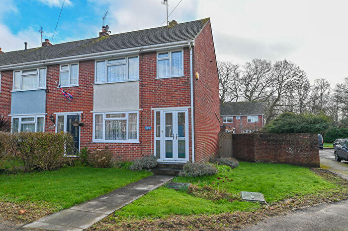 3 Bedroom End Of Terrace House For Sale In Cherry Tree Avenue, Cowplain, PO8