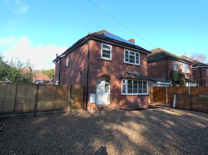 3 Bedroom Property To Rent In Broadway, Knaphill, GU21