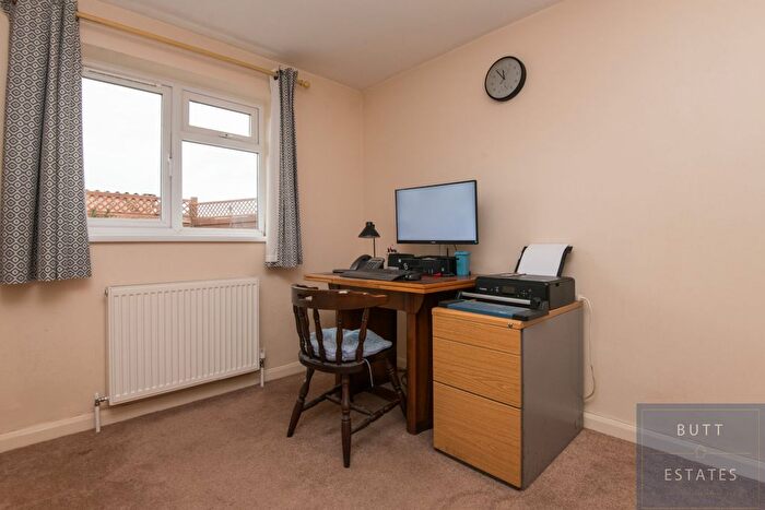 2 Bedroom Bungalow For Sale In Solar Crescent, Exeter, EX4