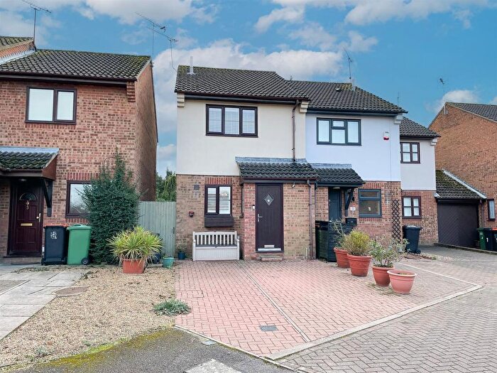 2 Bedroom Property To Rent In Millstream Way, Leighton Buzzard, LU7