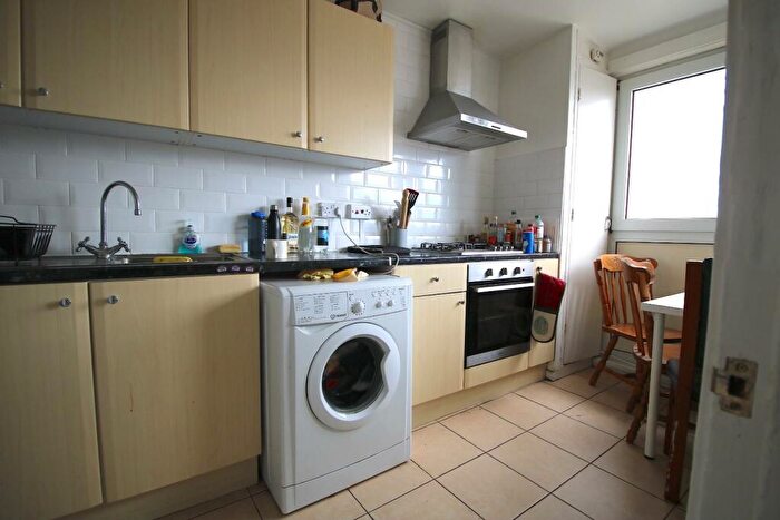 3 Bedroom Flat To Rent In Tillman Street, London, E1