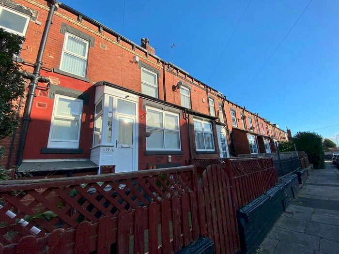 2 Bedroom Property To Rent In Cross Flatts Parade, Beeston, Leeds LS11
