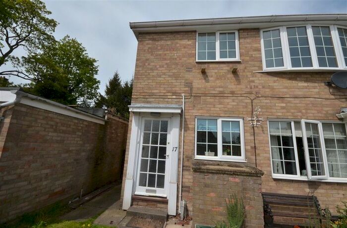 2 Bedroom Flat To Rent In The Uplands, Pontefract, WF8