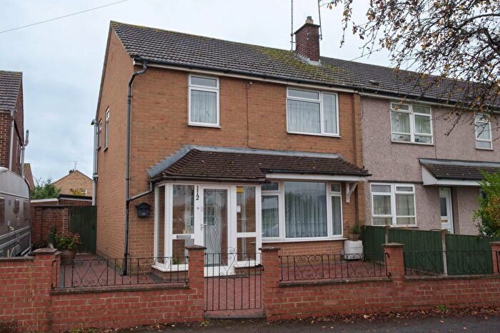 3 Bedroom End Of Terrace House For Sale In Drakes Way, Swindon, SN3