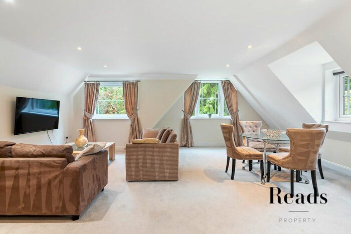 3 Bedroom Flat To Rent In Portsmouth Road, Esher, KT10