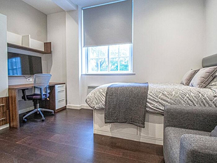 Apartment To Rent In Apt, Park Square Residence #, LS1