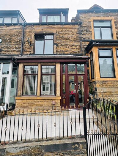4 Bedroom Terraced House For Sale In Duckworth Grove, Bradford, West Yorkshire, BD9