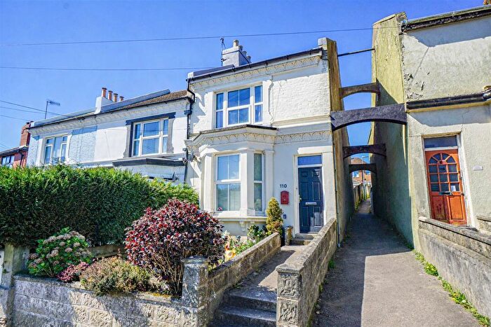 2 Bedroom End Of Terrace House For Sale In Saxon Road, Hastings, TN35