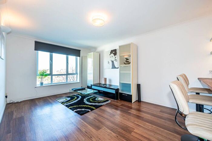 2 Bedroom Flat To Rent In Ensign Street, Tower Hill, London, E1