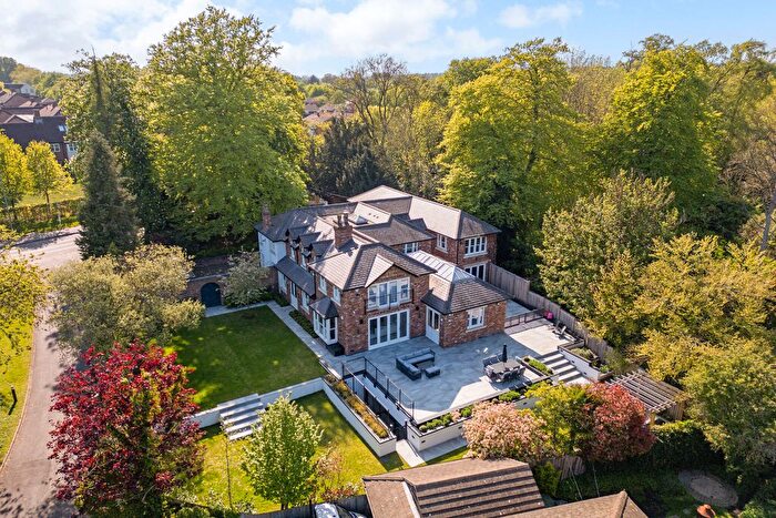 6 Bedroom Detached House For Sale In King Harry Lane, St. Albans, AL3