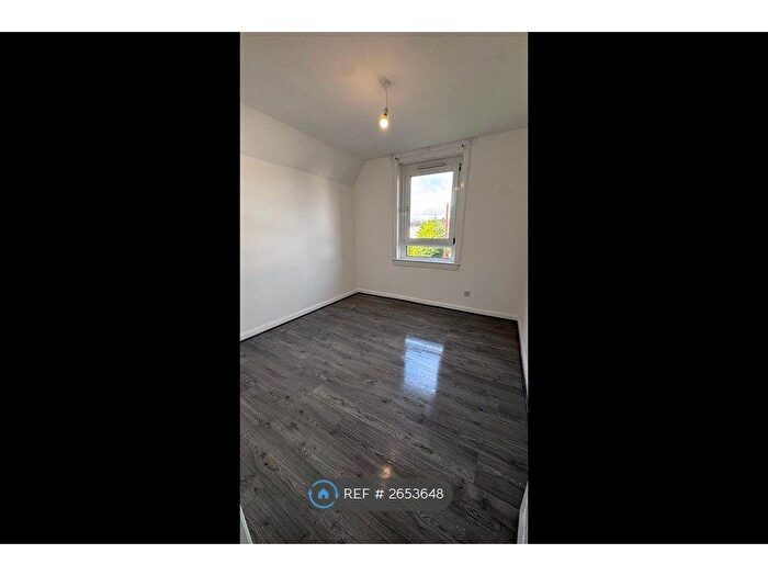 3 Bedroom Flat To Rent In Loch Road, Chapelhall, Airdrie, ML6