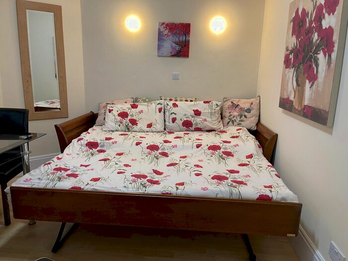 Studio To Rent In White Horse Street, London, W1J