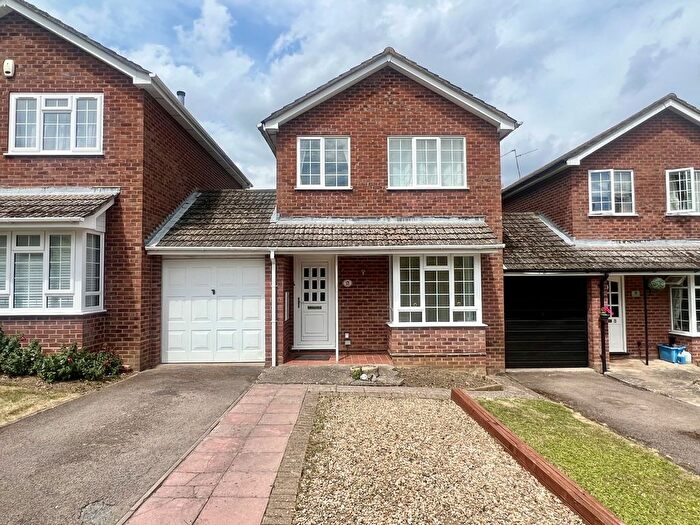 3 Bedroom Detached House For Sale In Astbury Close, Daventry, NN11
