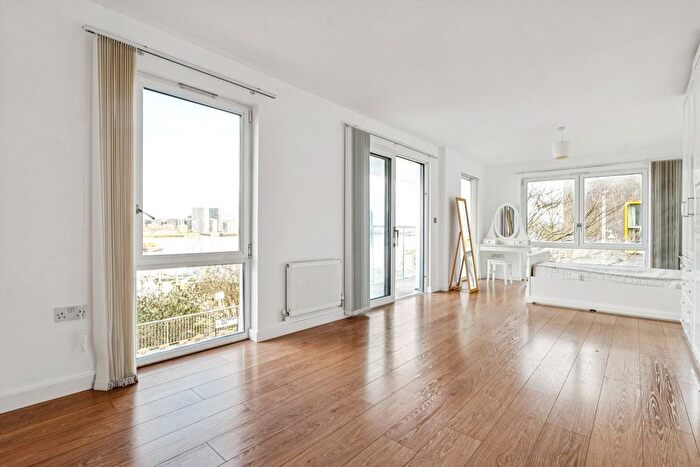 3 Bedroom Flat To Rent In Olympian Way, North Greenwich, SE10