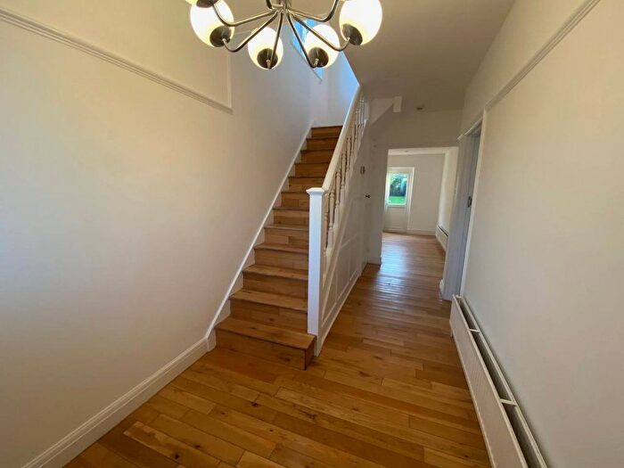 3 Bedroom Semi-Detached House To Rent In Worcester Park, K, KT4