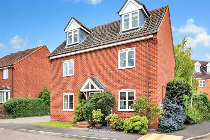 4 Bedroom Detached House For Sale In Landseer Close, Wellingborough, NN8