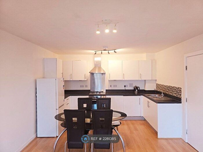 2 Bedroom Flat To Rent In Edgware, Edgware, HA8