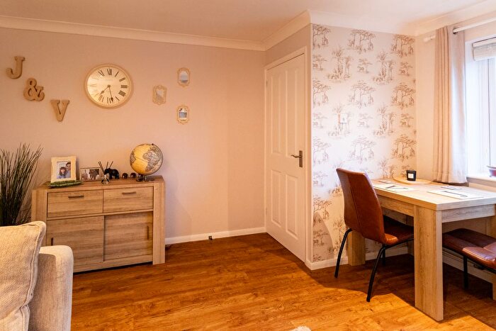 2 Bedroom Terraced House For Sale In Brokes Way, Tunbridge Wells, TN4
