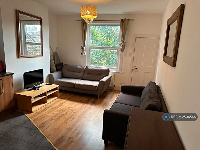 4 Bedroom Maisonette To Rent In Villiers Road, Kingston Upon Thames, KT1