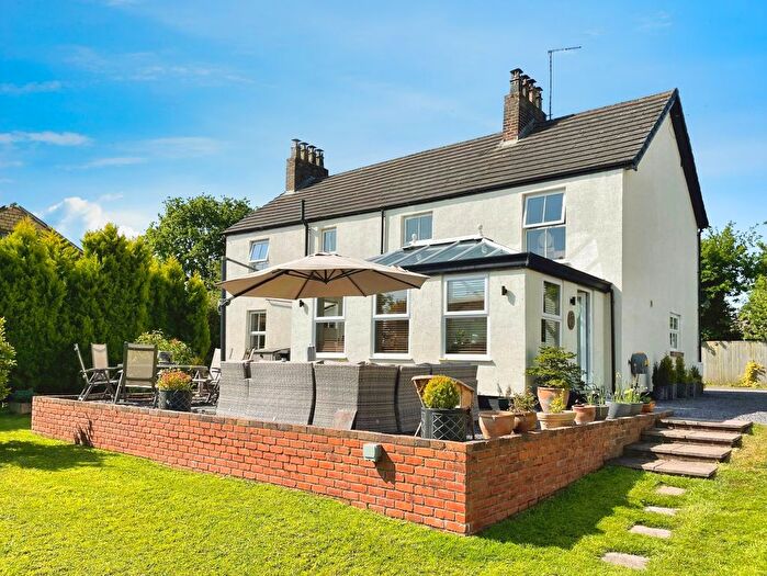 3 Bedroom Detached House For Sale In Station Way, Vounog Hill, Penyffordd, Chester, CH4