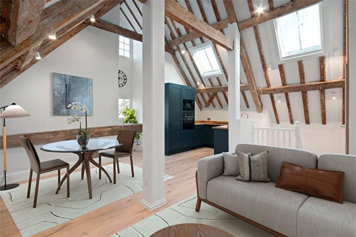 2 Bedroom Flat For Sale In Godalming, Surrey, GU7