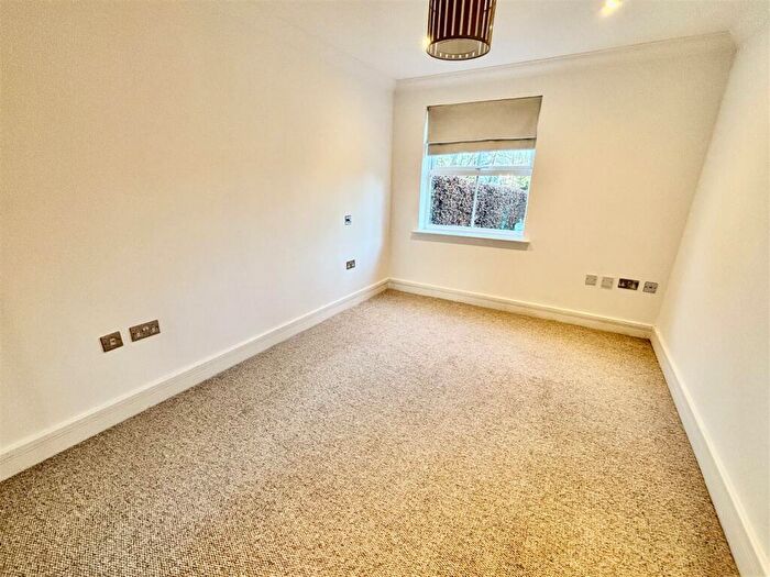2 Bedroom Apartment For Sale In Tudor Court, London Road, Windlesham, GU20