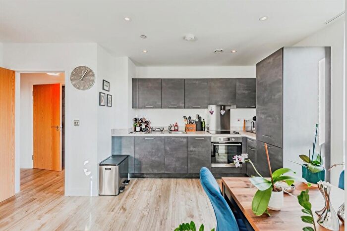 2 Bedroom Apartment For Sale In Marketfield Way, Redhill, RH1