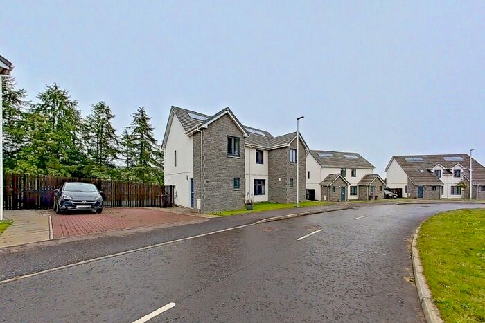 3 Bedroom Semi-Detached House To Rent In Castleview Park, Whitfield, Dundee, DD4