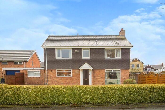 3 Bedroom Detached House For Sale In Sutton Close, Mickle Trafford, Chester, CH2