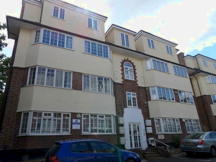 2 Bedroom Flat To Rent In Windmill Hill, Enfield, EN2