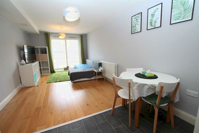 2 Bedroom Flat To Rent In Coombe Road, Brighton, BN2