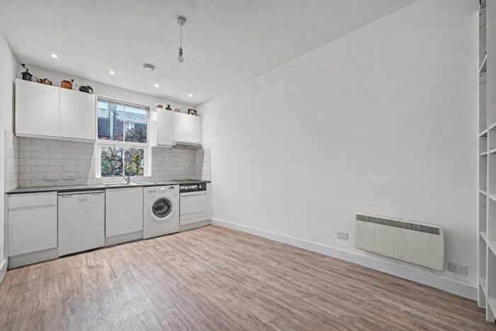 Flat To Rent In Roderick Road, London, NW3