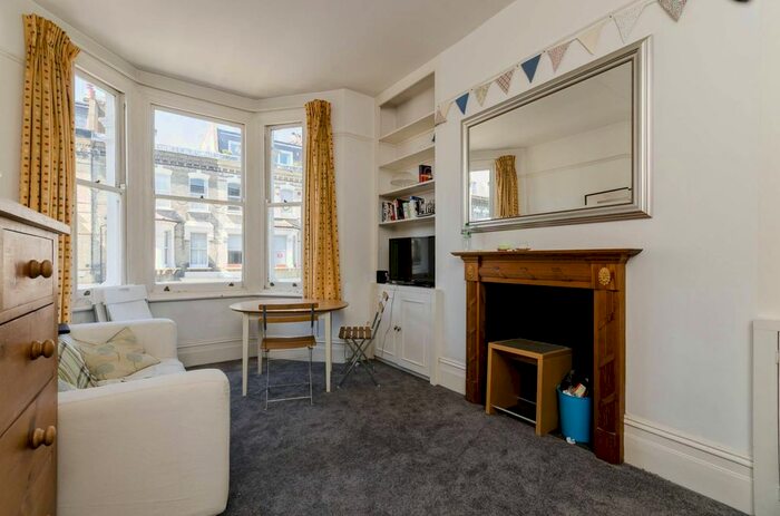 2 Bedroom Flat To Rent In Radipole Road, Parsons Green, London, SW6