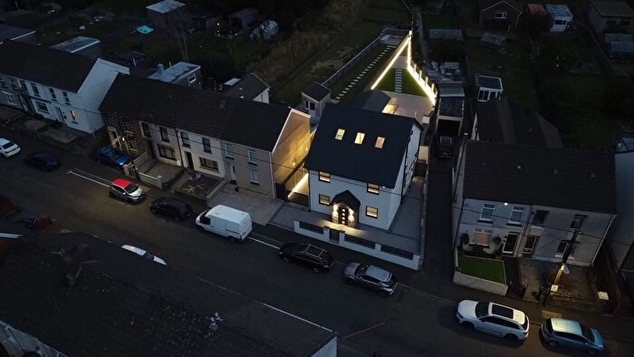 5 Bedroom Detached House For Sale In Tyn Y Bonau Road, Pontarddulais, Swansea, West Glamorgan, SA4