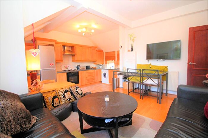 3 Bedroom Flat For Sale In Hurstwood Road, Temple Fortune, London, NW11