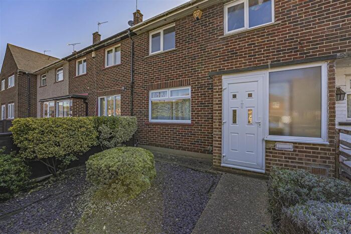 3 Bedroom Property To Rent In Wordsworth Way, Dartford, DA1