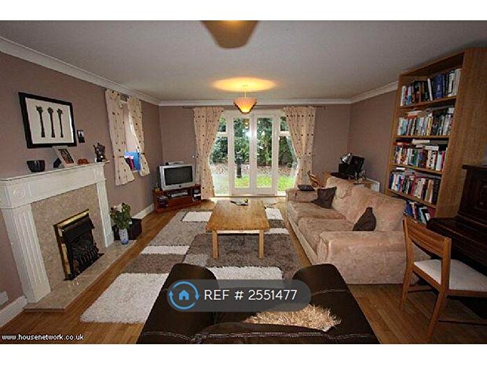 2 Bedroom Flat To Rent In Manor Park Close, Birmingham, B13