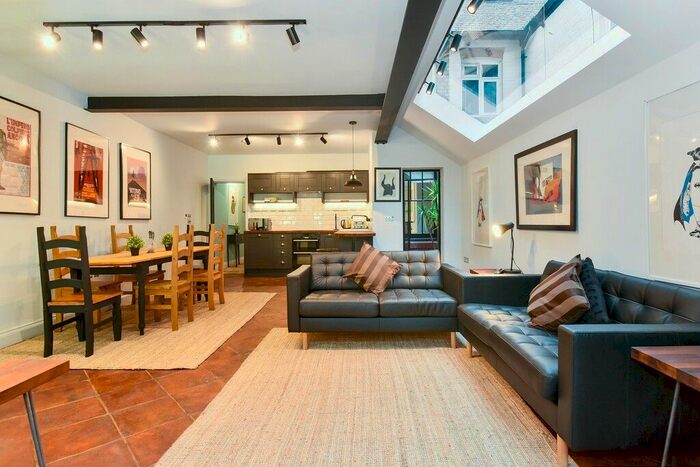 2 Bedroom Flat To Rent In Sterne Street, Shepherd's Bush, W12