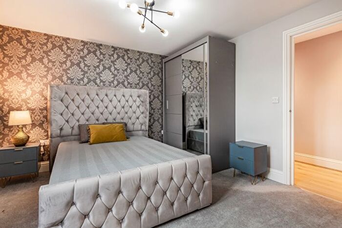 2 Bedroom Flat To Rent In Bladon Close, Oxford, OX2