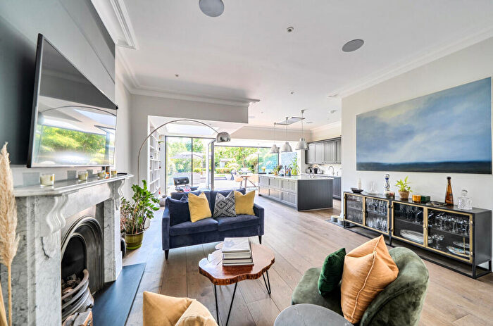 5 Bedroom Semi-Detached House For Sale In Walm Lane, Willesden Green, London, NW2