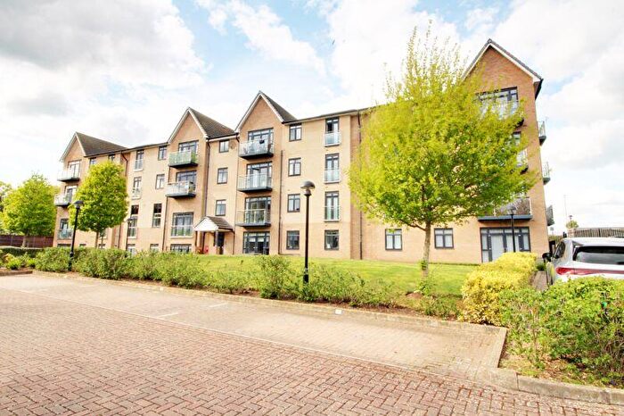 2 Bedroom Flat For Sale In Station Road, Cuffley, EN6