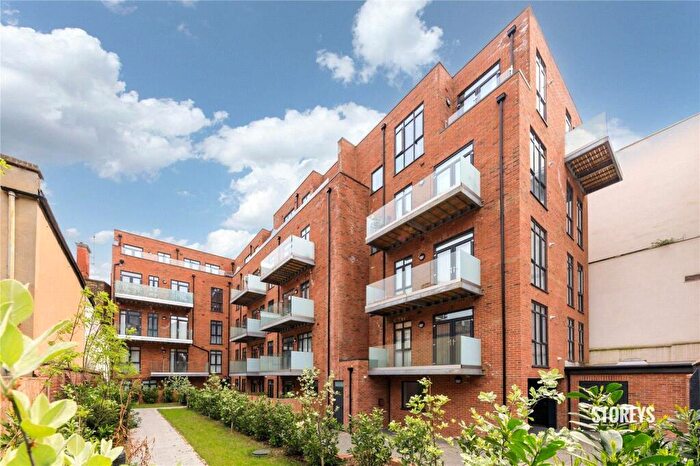 1 Bedroom Apartment To Rent In Clockhouse Avenue, Barking, IG11