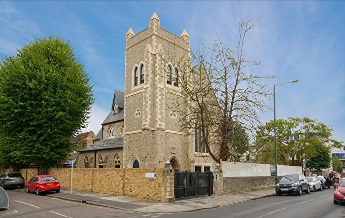 2 Bedroom Flat To Rent In Station Road, Teddington, TW11