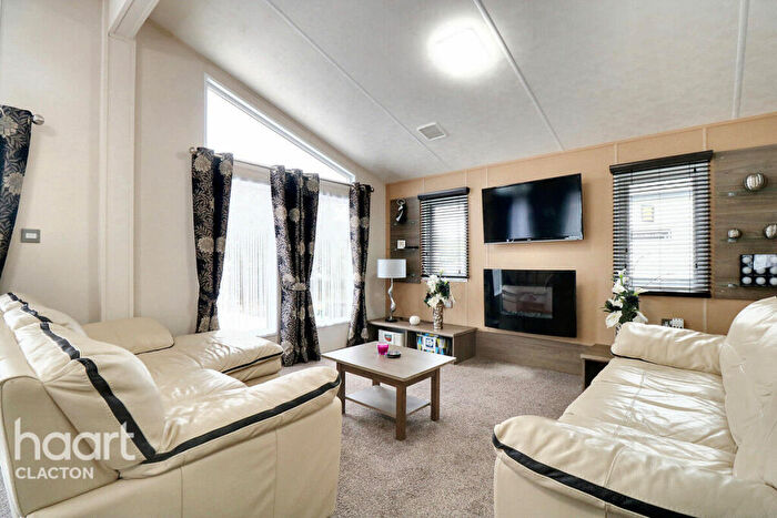 2 Bedroom Detached Bungalow For Sale In Streamview, Valley Farm Holiday Park, CO15