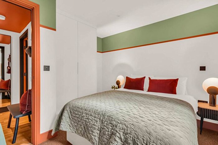 2 Bedroom Flat For Sale In Keymer Place, Tower Hamlets, London, E14